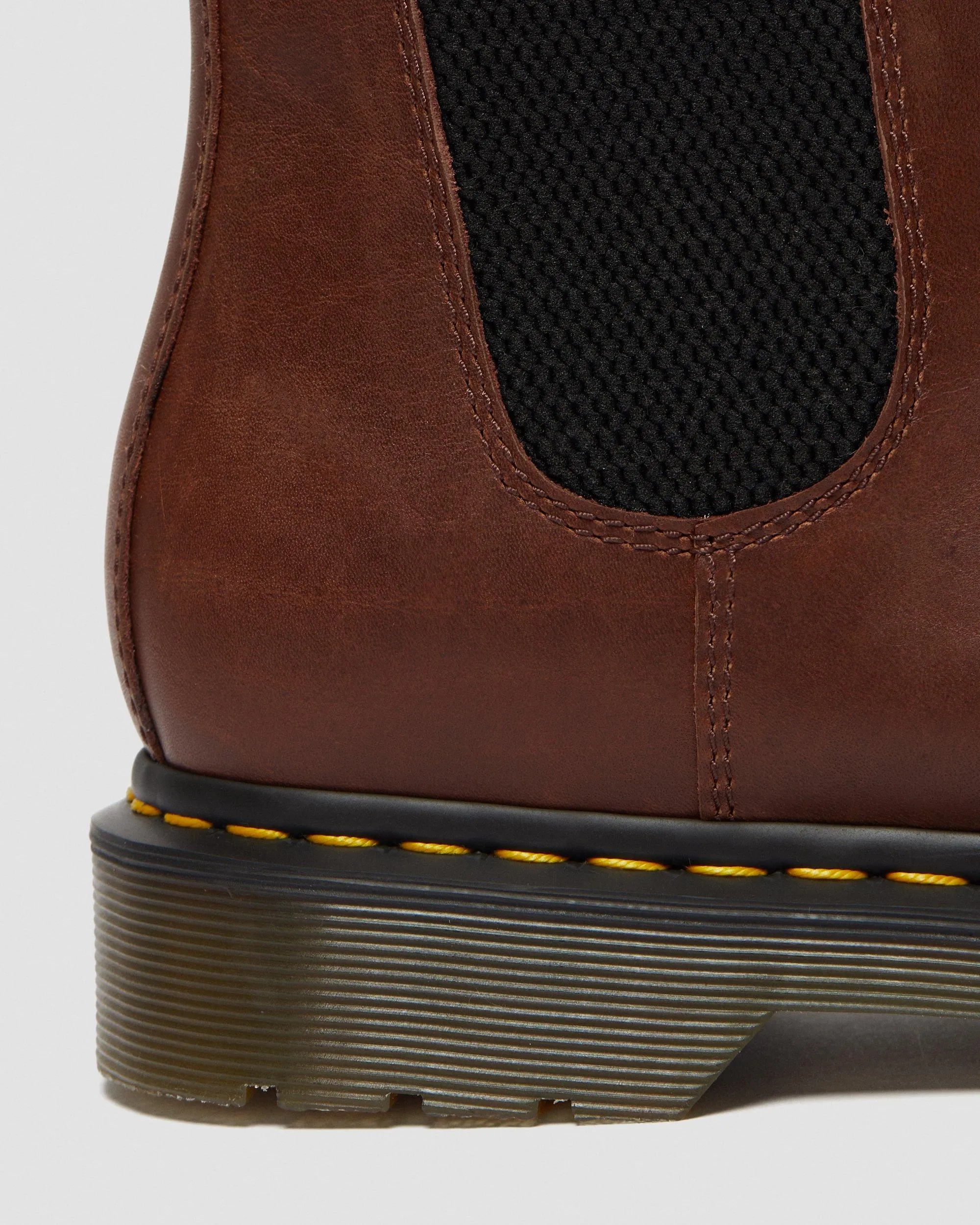 2976 Classico Leather Chelsea Boots