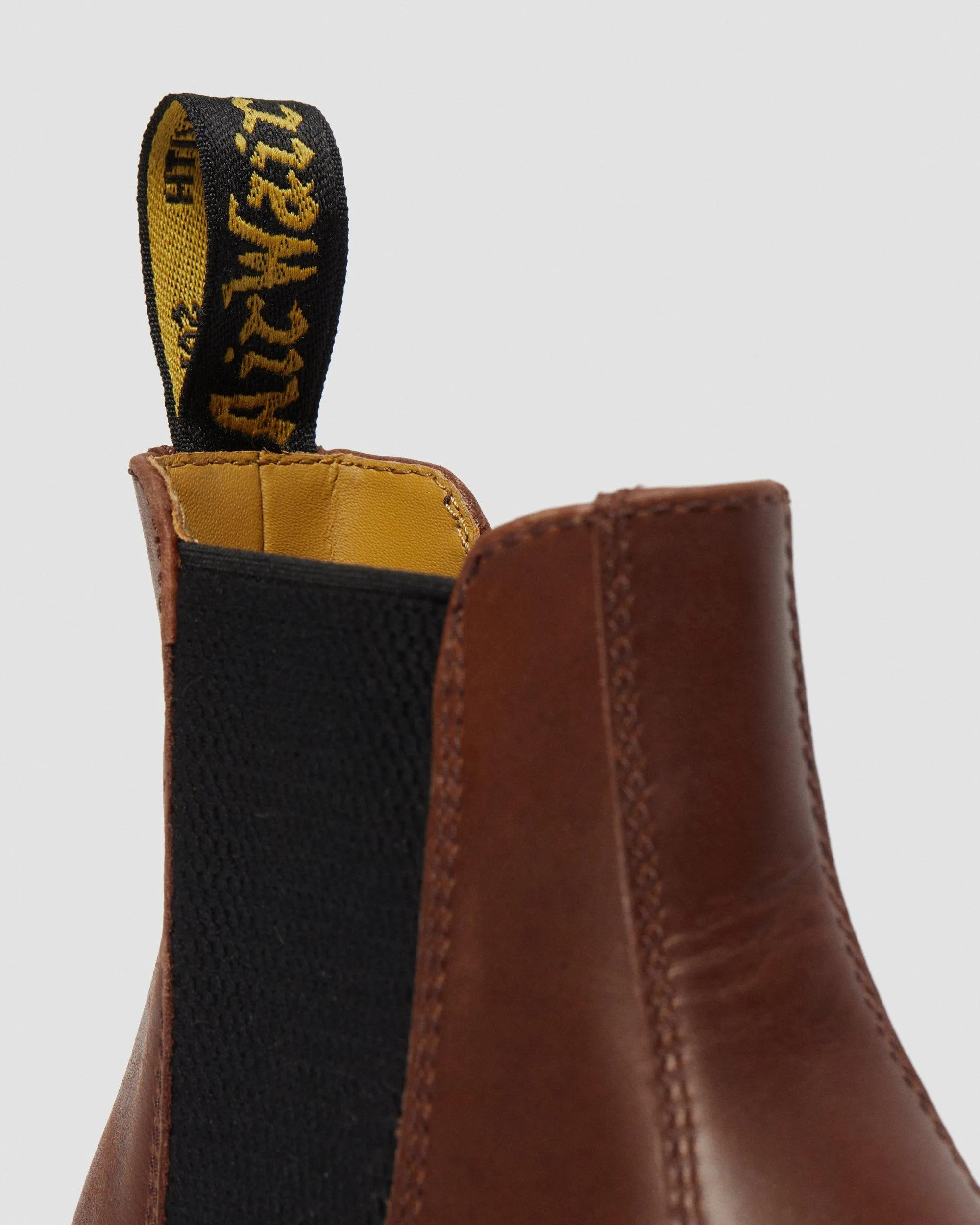 2976 Classico Leather Chelsea Boots