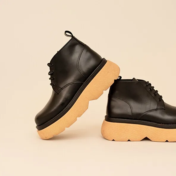 Lace-up and platform boots in black/honey glazed leather