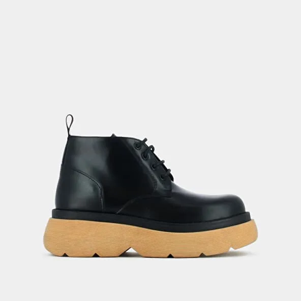 Lace-up and platform boots in black/honey glazed leather