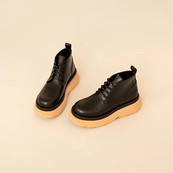 Lace-up and platform boots in black/honey glazed leather