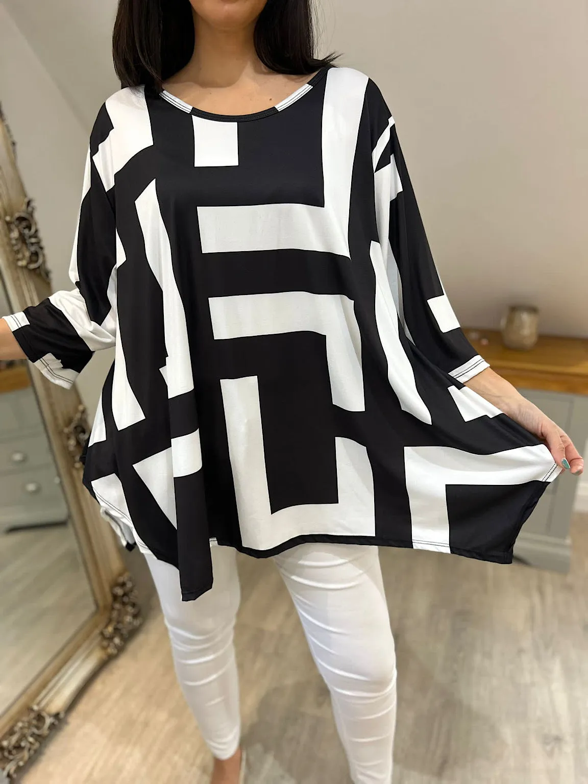 Monochrome Patterned Top Kate